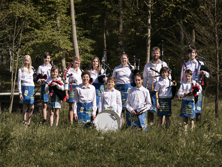 Exklusiver Bandauftritt der Riverside Pipe Band in der Region