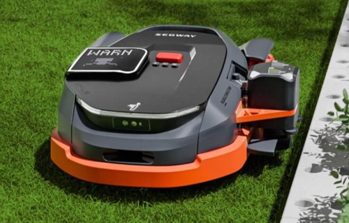 Mähroboter fürs Clubhaus im Gheid