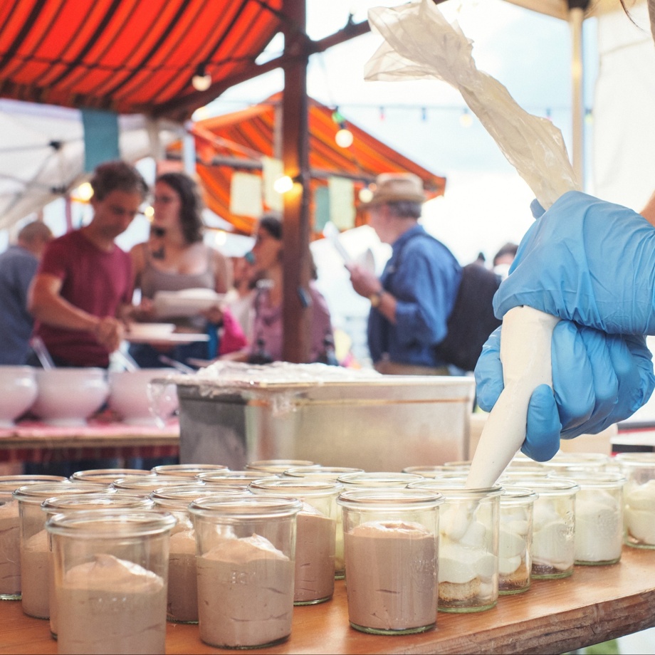 1 Gutschein für 2 Personen für Essen vom Essenbuffet inkl. Dessert