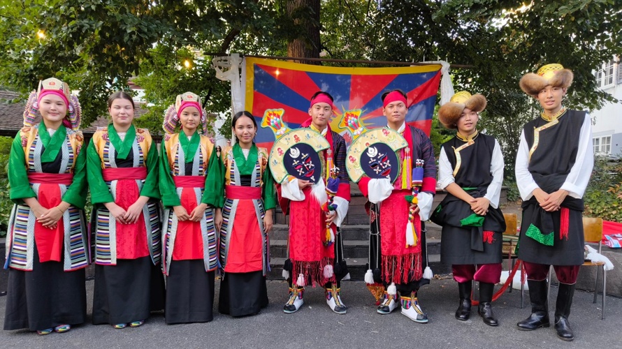 Jubiläumsfest des Folklore Ensembles der Tibeter Gemeinschaft