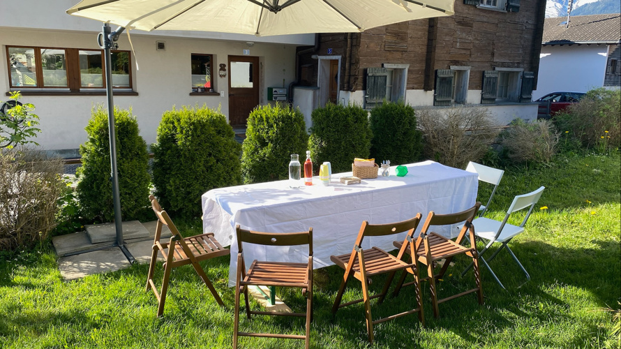 Kafi im Garten - ein Ort für Begegnung und Genuss in Maladers