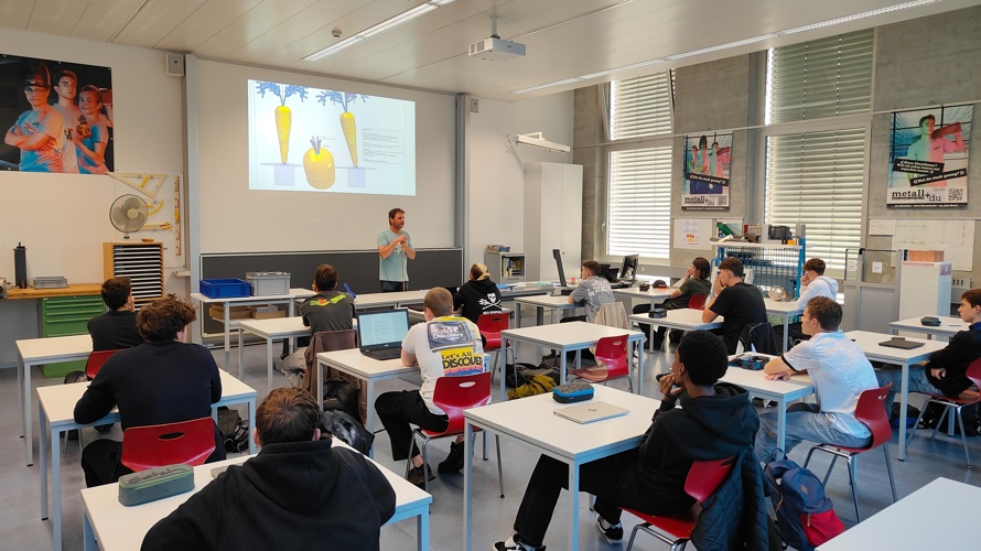 Küttiger Rüebli aus Metall. Ein Kunstprojekt von Lernenden