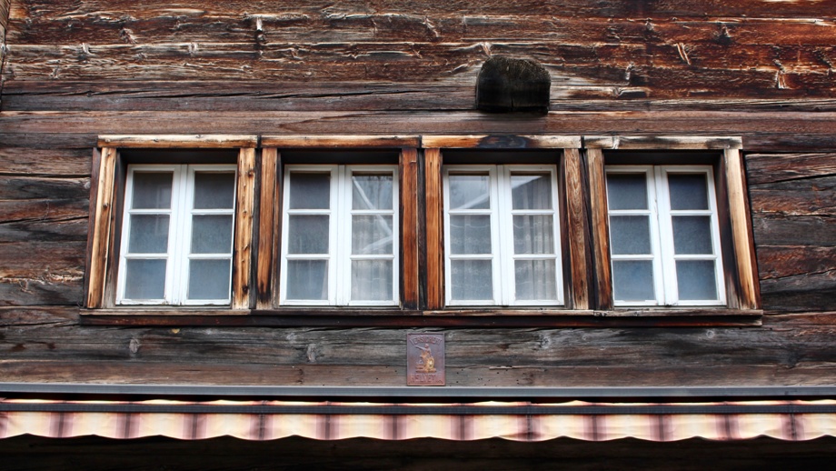 Ferientage im historischen Walliser Haus