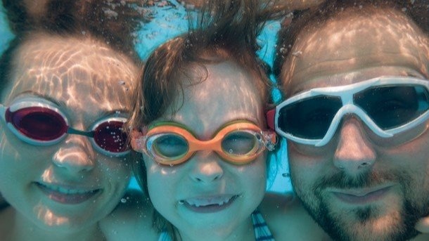 Skie, luge, patine ou nage pour moins de 1.- par jour