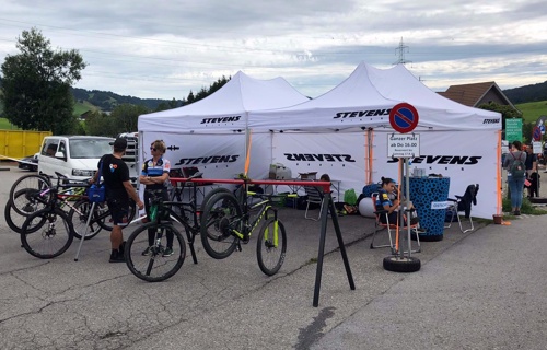 Anhänger für das Bikerace-Team