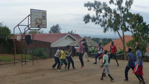  Mon adolescence, de la rue à chez moi - Documentaire au Rwanda 