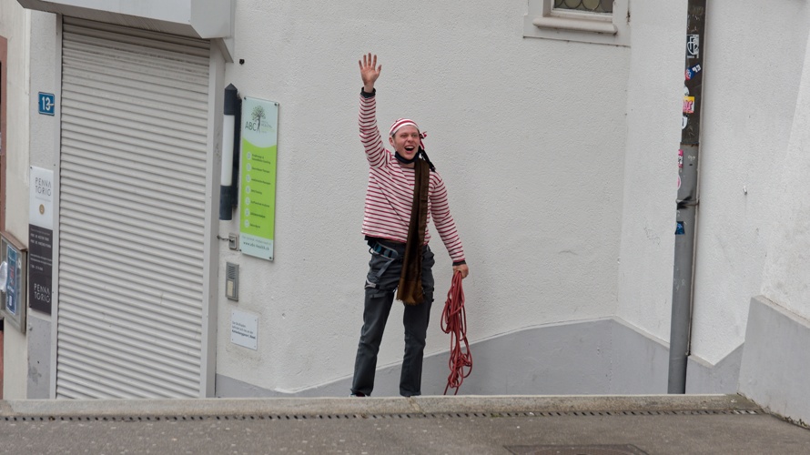 Kuriose Gewohnheit - Theaterinstallationen auf der Strasse