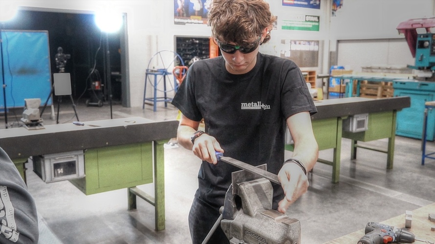 Küttiger Rüebli aus Metall. Ein Kunstprojekt von Lernenden