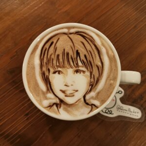 Ein persönliches Latte Art-Erlebnis mit Runa Kato inklusive Essen