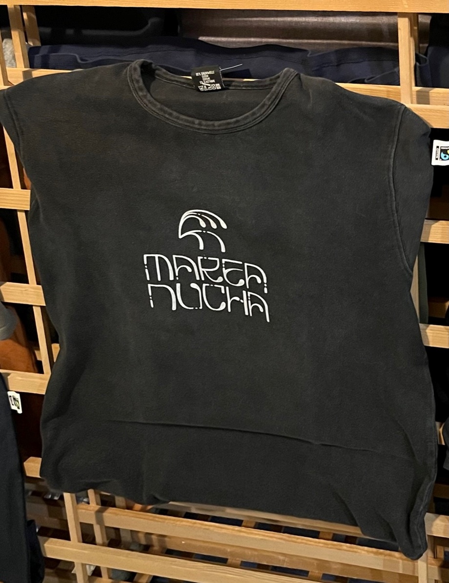 T-Shirt mit Logo von Marea Nucha