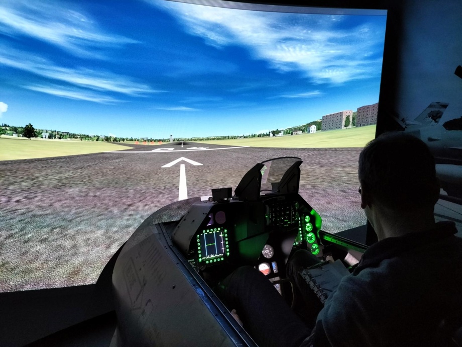 180 Minuten F-16-Simulator Team-Anlass bis 20 Personen