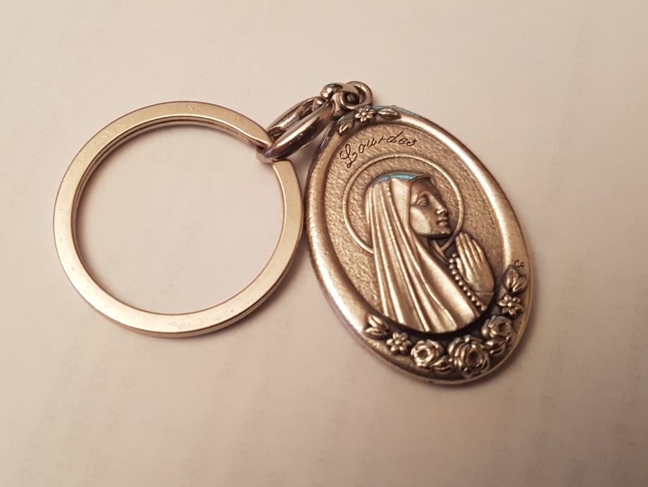 1 porte-clé de Lourdes