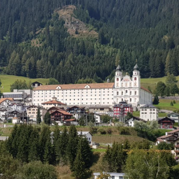 Feines aus dem Kloster Disentis und ein Wanderbuch