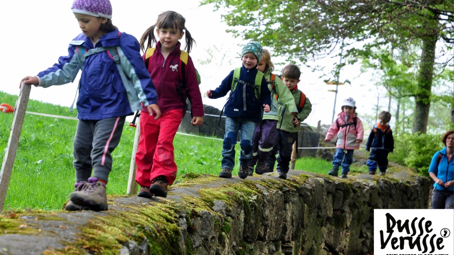 Naturkinder weltweit Hand in Hand